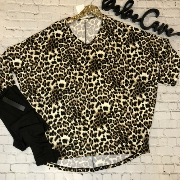 Tops - V Neck Animal Print Top